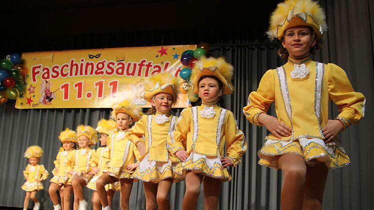 Die Minigarde wird von Caroline Schieber, Laura Pittermann und Lena Petzet trainiert.