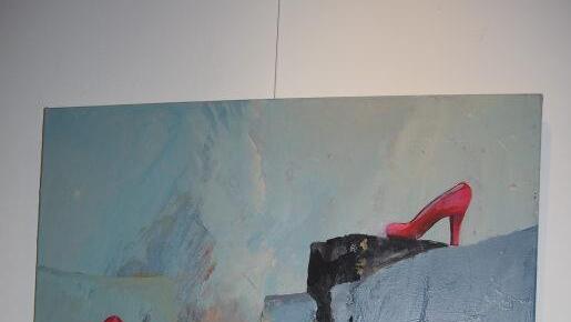 Die Bilder von Christine G. Hirt changieren zwischen Gegenständlichem und Abstraktion.Heike Schülein