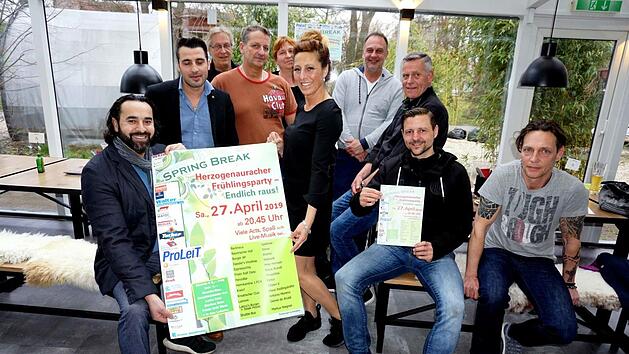 Im Kreis'l trafen sich die Gastronomen mit Organisator Jürgen Rissmann, um das Programm für das Herzogenauracher Kneipenfestival zu verabschieden. Foto: Richard Sänger