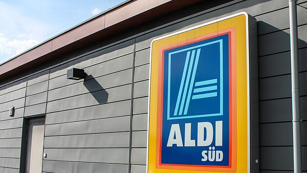 Neben den Markenprodukten stehen die No-Name- oder Eigenmarken, die oft günstiger sind.