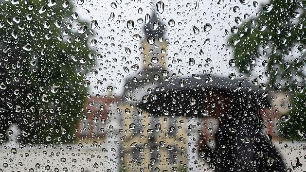 Tropfen erwarten uns: Das Wetter am 1. Mai