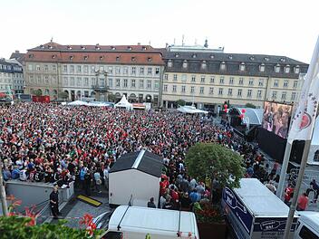 Der Bamberger Maxplatz als Fanmeile Foto: Ronald Rinklef/Archiv