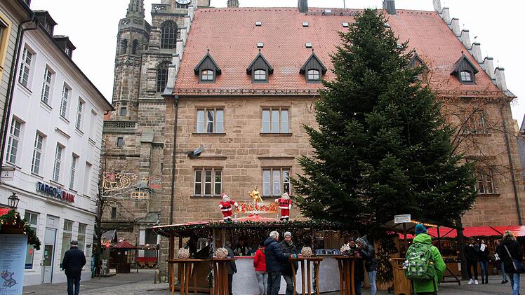 Nach dem Anschlag auf einen Weihnachtsmarkt in Berlin ist das Sicherheitskonzept f&uuml;r den Weihnachtsmarkt in Ansbach &uuml;berpr&uuml;ft worden. Foto:&nbsp;Gioia Forster/dpa
