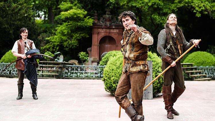 "Robin Hood" feierte Premiere als Familienstück auf der Coburger Freilicht-Bühne am Herzog-Alfred-Brunnen im Hofgarten.Foto: Henning Rosenbusch