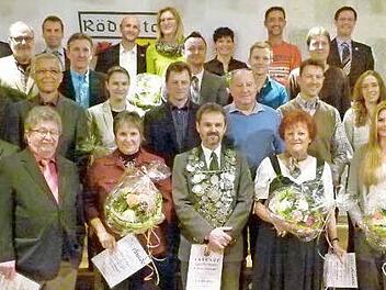 Für herausragende Leistungen im zurückliegenden Jahr hat die Stadt zahlreiche Sprtler bei einem Empfang im Rathaussaal ausgezeichnet. Fotos: Lotwar Weidner