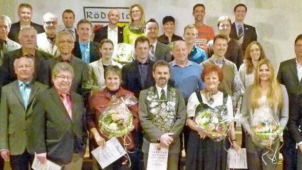 Für herausragende Leistungen im zurückliegenden Jahr hat die Stadt zahlreiche Sprtler bei einem Empfang im Rathaussaal ausgezeichnet. Fotos: Lotwar Weidner