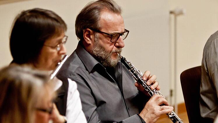 Unter Leitung von Hans Stähli probt das Orchester der "Musikfreunde Neustadt".Foto: Jochen Berger