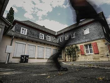 Das Jugendübernachtungshaus in Mitwitz ist seit gestern mit Flüchtlingen bevölkert.  Foto: Lea Schreiber/Hendrik Steffens