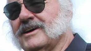 Ingo Cesaro (Autor/75): Der 75-Jährige kann sich nicht daran erinnern, je eine Wahl ausgelassen zu haben. "Die erste war 1960 eine Kommunalwahl in Frankfurt", erinnert er sich. "Wenn wir nicht wählen gehen, überlassen wir genau den Leuten, die wir nicht wollen, unsere Stimme." Gerade im Kommunalen sei es wichtig, mitzuentscheiden, denn die Folgen bekomme jeder direkt zu spüren. Da sei es schon wichtig, mit seiner Stimme auf die Themen Einfluss nehmen zu können. Weil Cesaro am Sonntag beruflic...