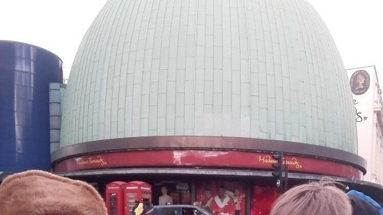 Selfie vor Madame TussaudManuel Selg