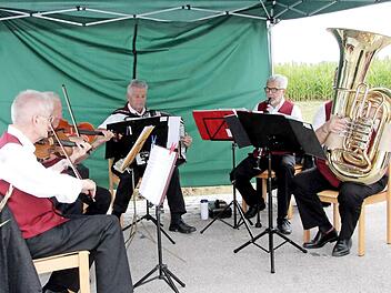 Auch die Seebesgründer Dorfmusikanten waren vertreten. Fotos: Richard Sänger