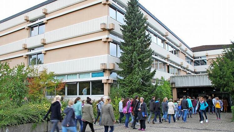 Viel los ist an den Münnerstädter Schulen. Am Berufsbildungszentrum sind die Schülerzahlen sogar nach oben gegangen. Foto: Heike Beudert