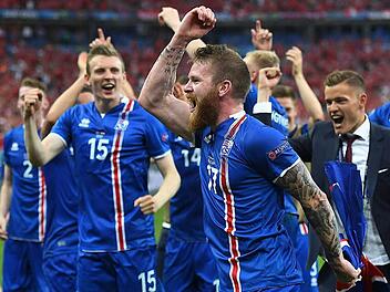 Die Erfolge der Fußballzwerge wie Island (im Bild Aron Gunnarsson nach dem Spiel gegen Österreich) fand Thilo Heiber besonders bemerkenswert.  Foto: Georgi Licovski/dpa