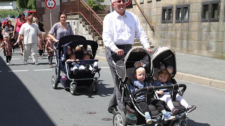 Pfarrer Wolfgang Scherbel fuhr einen Wagen mit Kirppenkindern