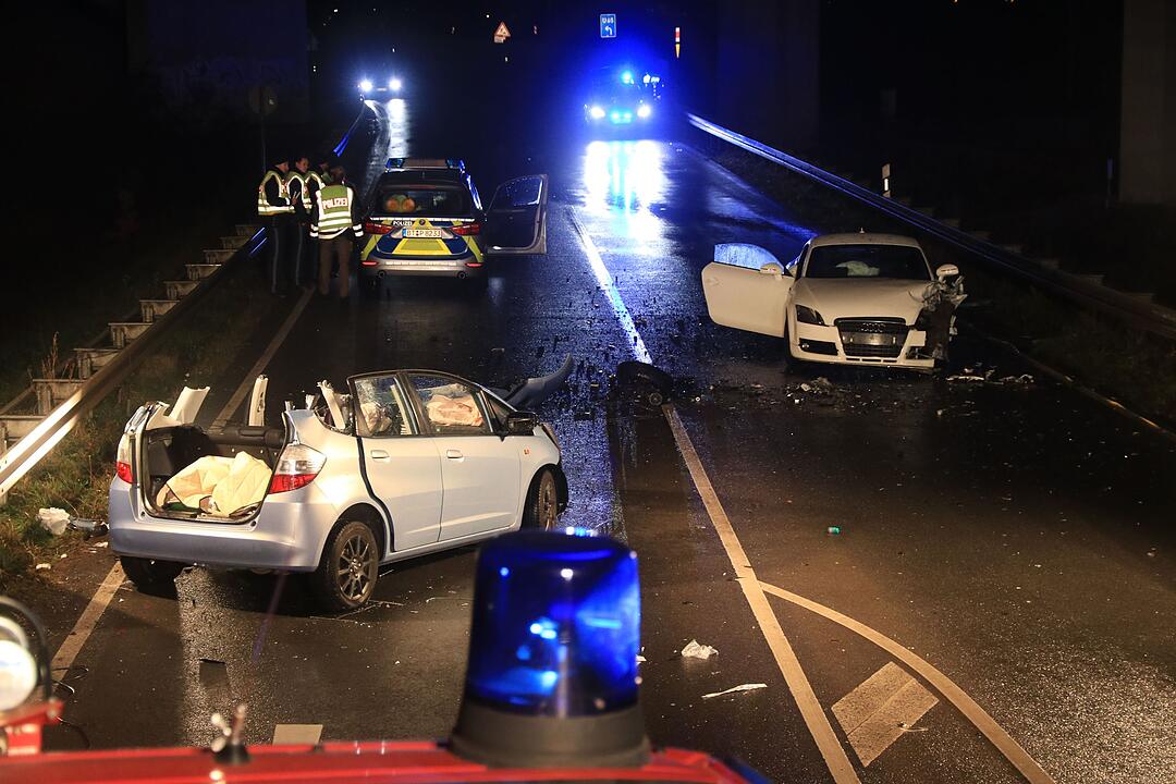 Schwerer Unfall auf der B4 bei Kemmern (Kreis Bamberg) mit zwei schwer verletzten Kindern