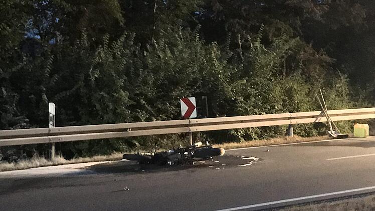 Am Donnerstagabend ist kurz nach dem Ortsausgang von Forchheim ein 16-jähriger Motorradfahrer tödlich verunglückt. Foto: NEWS5 / Herse