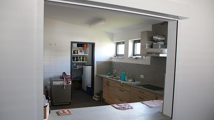 Der Förderverein steuerte aus Eigenmitteln eine Küche bei. Foto: Ralf Ruppert