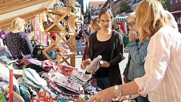 Die Auswahl beim Herbstmarkt war sehr groß, da fiel oftmals die Entscheidung schwer.  Fotos: Gerda Völk