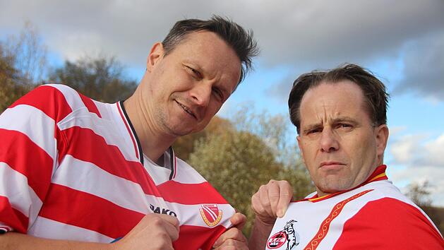 In guten wie in schlechten Zeiten: Auch wenn es nicht immer einfach ist, lassen Steffen Standke (links) und J&uuml;rgen Schmitt nichts &uuml;ber ihre Lieblingsvereine FC Energie Cottbus und 1. FC K&ouml;ln kommen. Foto: Benedikt Borst