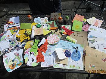 Jede Menge Osterpost gab es für die Senioren.  Foto: Manfred Mellenthin