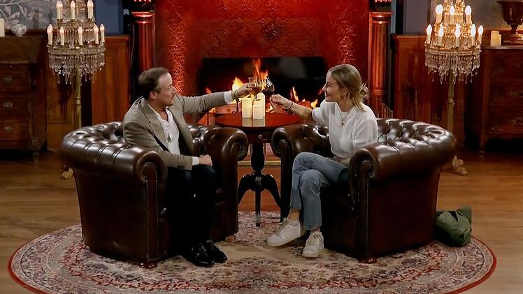 Joe Laschet lag bisher immer daneben. Langsam meldete sich der Instinkt. Zu Charlotte sagte er: "Du bist entweder die perfekte Loyale oder die perfekte Verräterin."
