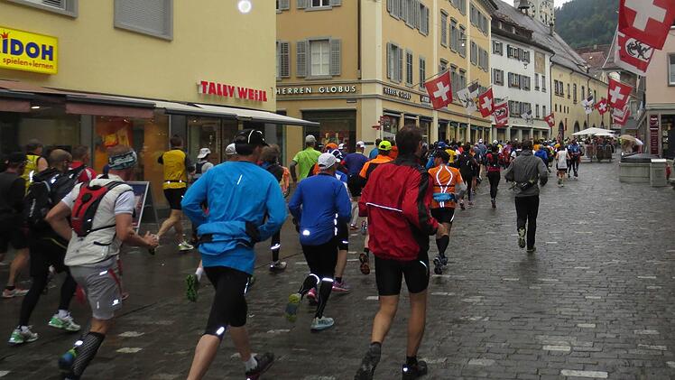 Start am Marktplatz in Chur (590 m), der ältesten Stadt der Schweiz.