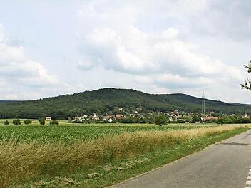 Aus Bamberg kommend könnte hier eine Nordwestumgehung nach links in Richtung Litzendorf abzweigen. Fotos: Hans Kurz