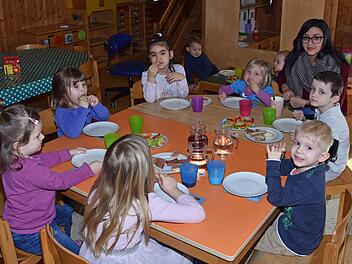 Der Stadtrat Haßfurt hat zwar grundsätzlich die Erweiterung der Kindertagesstätte "Zwergenhaus" beschlossen, doch muss er überlegen, ob stattdessen nicht der städtische Kindergarten im Anstaltsgäßchen (im Bild) saniert werden soll.Ulrike Langer