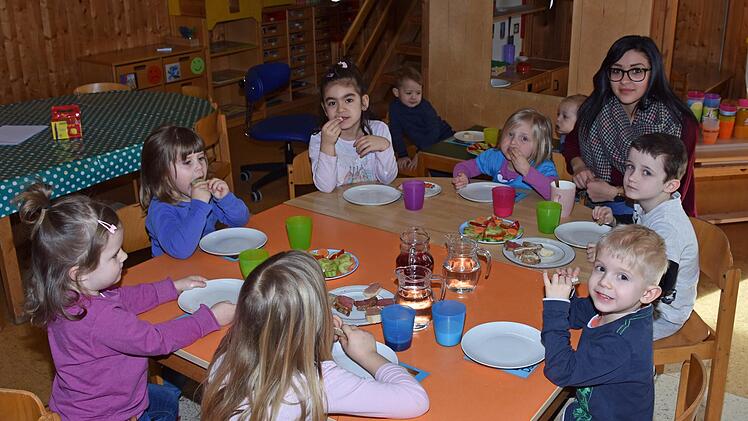 Der Stadtrat Haßfurt hat zwar grundsätzlich die Erweiterung der Kindertagesstätte "Zwergenhaus" beschlossen, doch muss er überlegen, ob stattdessen nicht der städtische Kindergarten im Anstaltsgäßchen (im Bild) saniert werden soll.Ulrike Langer