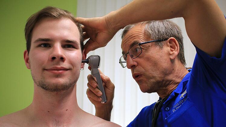 Check: H&ouml;re ich den Funk?Foto: Benedikt Borst