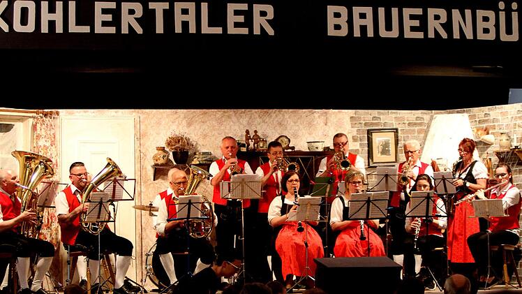 Die "Köhlertaler Musikanten" sorgten für musikalische Einlagen zwischen den drei Akten der Komödie. Günther Geiling