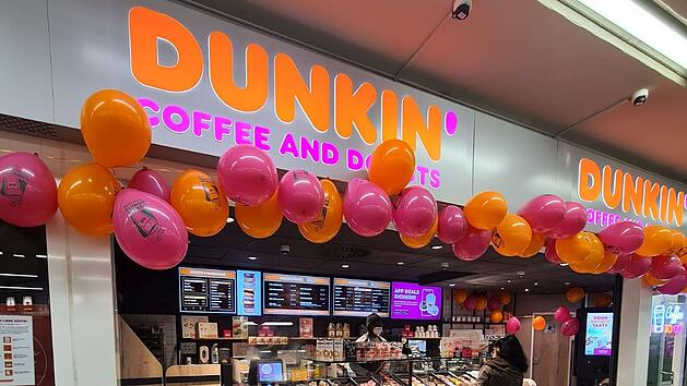 N&uuml;rnberg: Neue "Dunkin' Donuts"-Filiale in der K&ouml;nigstorpassage zieht "sehr positive Bilanz"