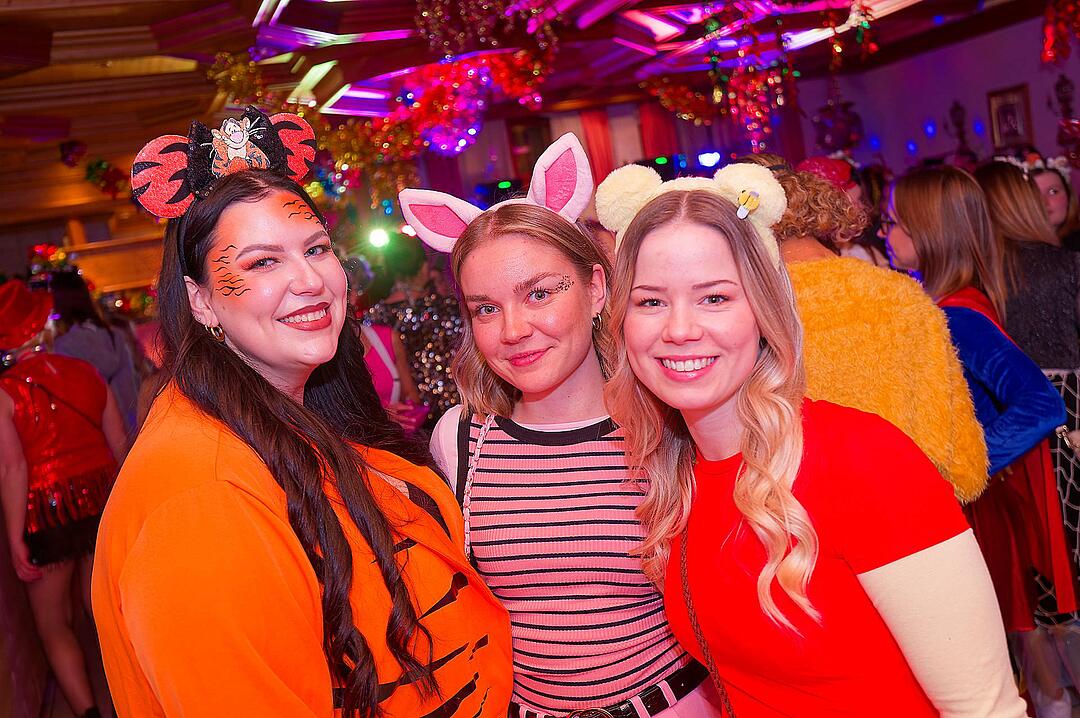 Drei Männerballetts, Musik von DJ Asti und vieles mehr gab es beim Weiberfasching!