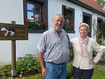Bernd und Jutta Wich zieht es immer wieder zu ihrem "Kuh-Haus" im Frankenwald. Foto: Jürgen Schlee