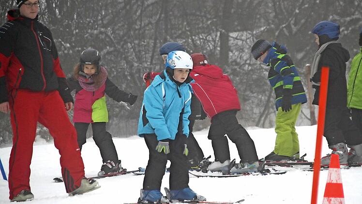 In der Skischule Hottenroth lernen pro Jahr rund 5000 Kinder und Erwachsene das Skifahren.  Fotos: Alexander Hartmann