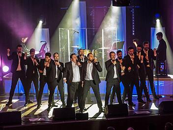 Mit einem bunt gemischten Programm begeisterten "The 12 Tenors" das Coburger Publikum. Foto: Jochen Berger