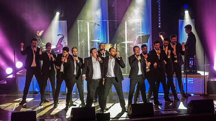Mit einem bunt gemischten Programm begeisterten "The 12 Tenors" das Coburger Publikum. Foto: Jochen Berger