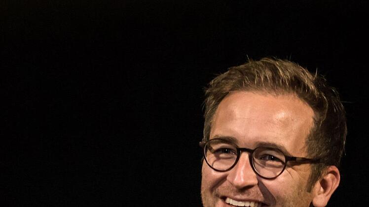 Diskussionsabend in der Coburger Reithalle zum Thema Heimat: Stefan Pellmaier, künstlerischer Kopf der Volksmusikband Luz Amoi.Foto: Jochen Berger