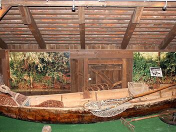 Ein Schelch ist im Museum aufgebaut mit typischen Fischergerätschaften. Fotos: Johanna Blum