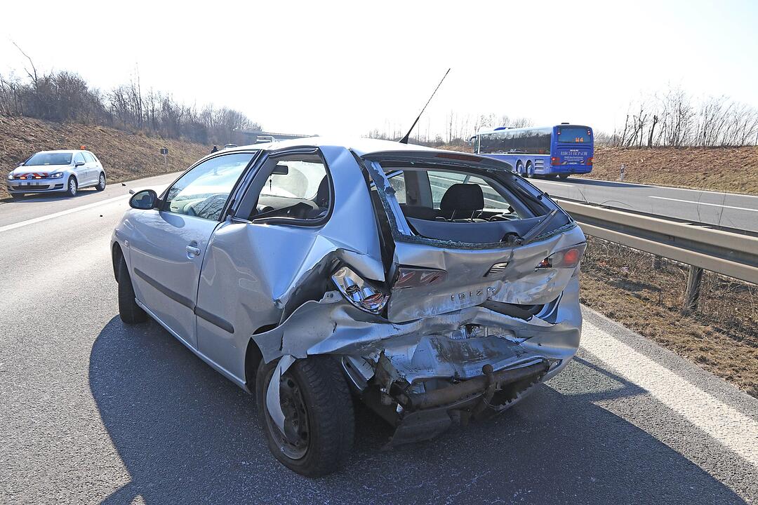 BMW kracht in Seat - Unfall auf der A73 bei Bad Staffelstein