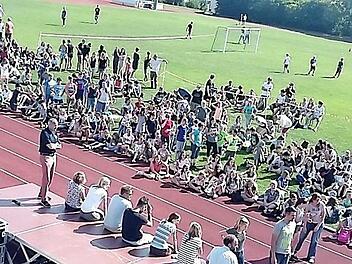 Die Schulfamilie verbrachte einen sportlich unterhaltsamen und lustigen Vormittag auf dem Sportgelände der TSH. Foto: privat