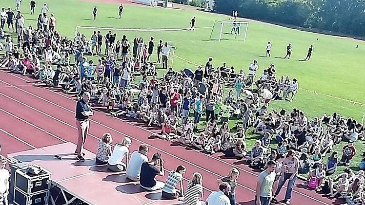 Die Schulfamilie verbrachte einen sportlich unterhaltsamen und lustigen Vormittag auf dem Sportgelände der TSH. Foto: privat