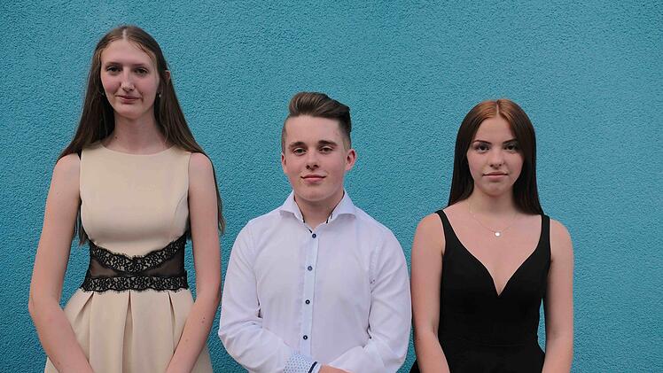 Die Besten aus der 10bM: Alvina Savitzki (Schulbeste), Fabian Gröber und Selina Schwind.
