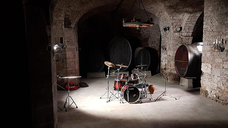 Ein Drumset im Gewölbe Foto: Jonathan Keller