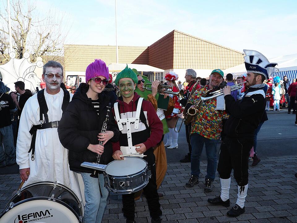 Buntes Faschingstreiben lockte tausende Besucher an.