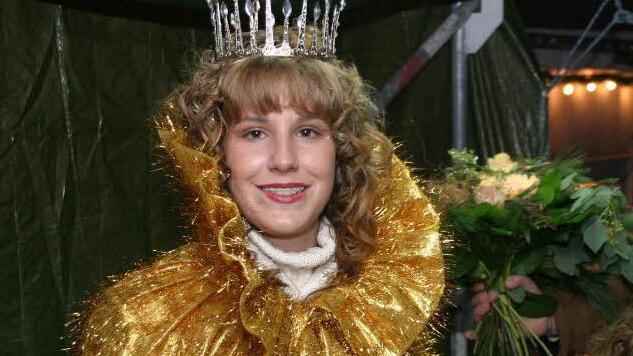 Christkind 2008: Katharina Baierl mit Krönchen und Gewand.   Foto: Andreas Dorsch