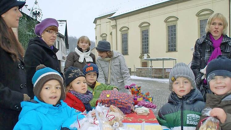 Den Plätzchen verdankt der Burkardrother Plätzlesmoadd seinen Namen. Auch in diesem Jahr soll es bei dieser Veranstaltung wieder jede Menge Selbstgebackenes geben. Aber auch Handwerk und Kultur werden nicht zu kurz kommen. Foto: Archiv