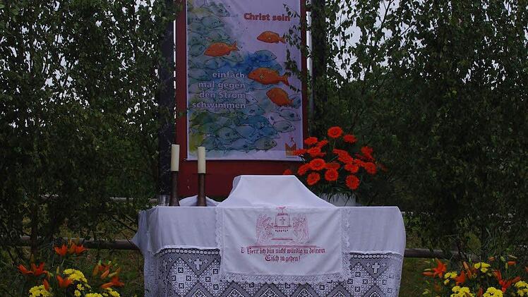 Der zweite Altar auf der "Bastion Maximilian" der Festung wurde von der Kolpingfamilie Kronach gestaltet.  Foto: Heike Schülein