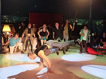 Die Absolventenshow der staatlichen Artistenschule Berlin im Circus Luna stand in diesem Jahr unter dem Motto "Grammophobia". Foto: Gerd Schaar