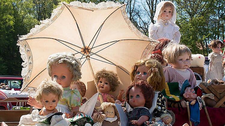 Publikumsmagnet: der Wochenend-Flohmarkt auf dem Schützenplatz anlässlich des internationalen Puppenfestival. Foto: ALbert Höchstädter